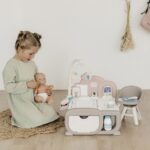 Centru de ingrijire pentru papusi Smoby Baby Nurse Cocoon Nursery maro cu papusa si accesorii